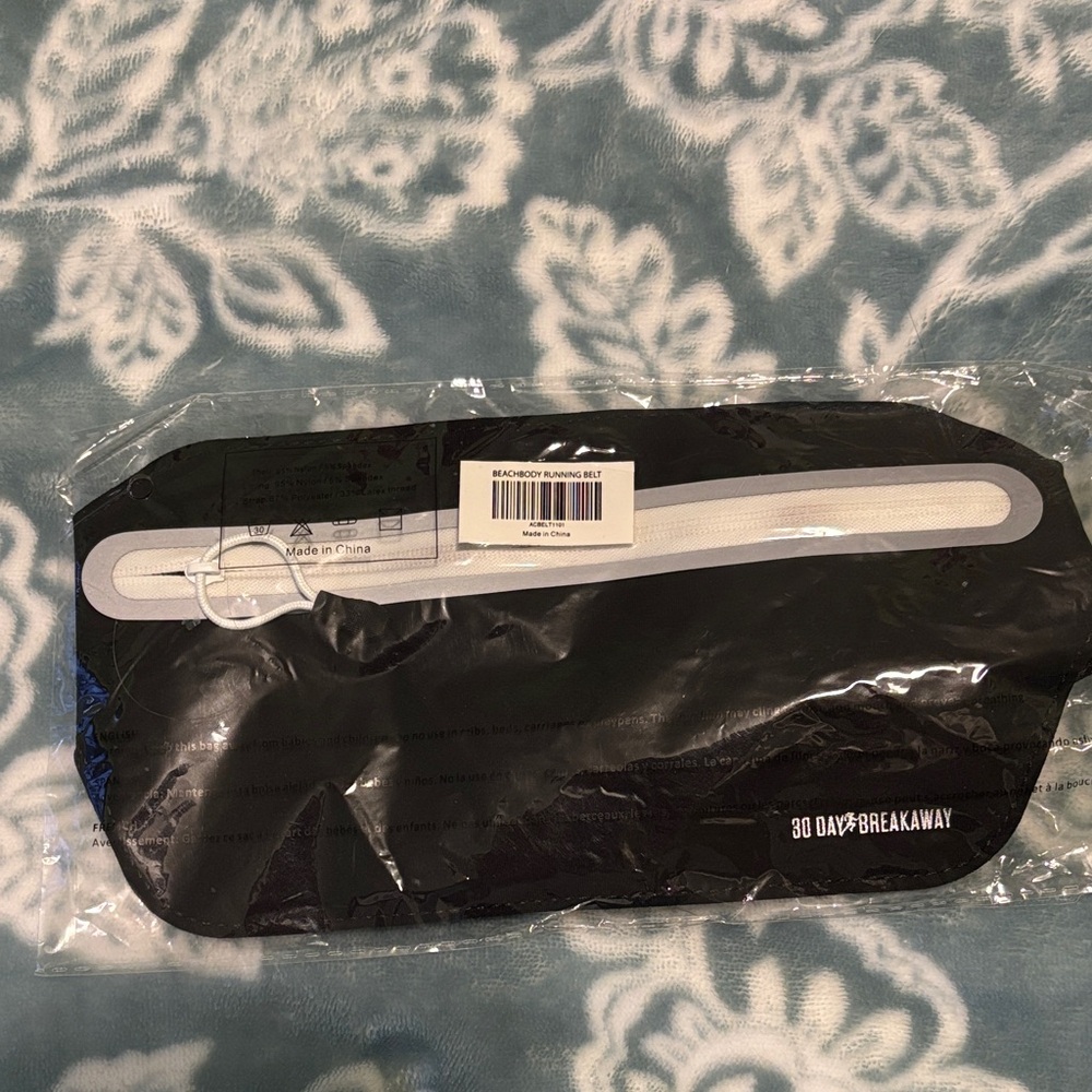 Beachbody Running Belt with Black and White Pattern
